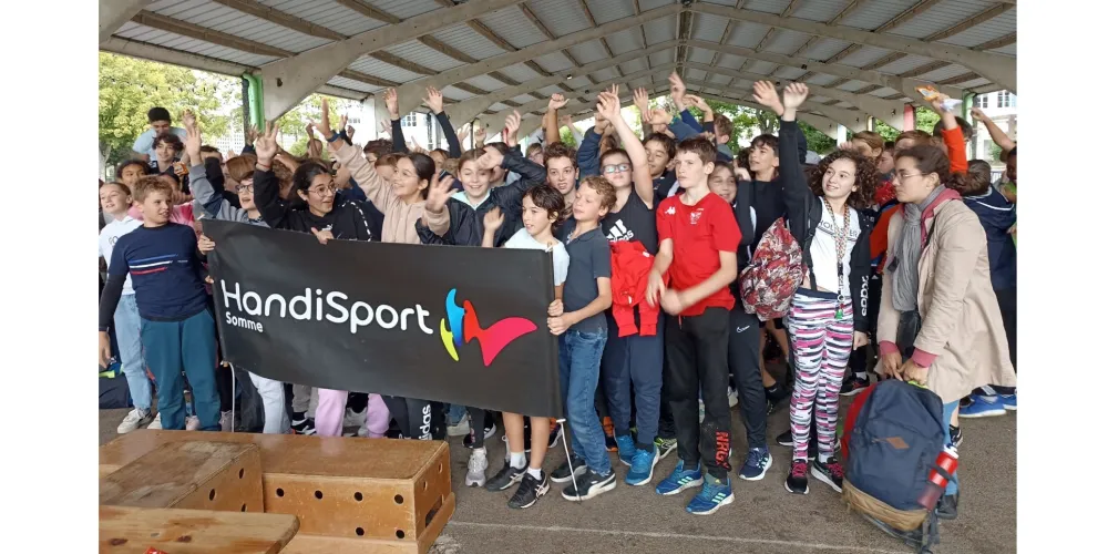 Tous les élèves de l'établissement ont couru pour Handisport. Bravo !!!!