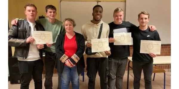 visuel Remise de diplômes ce jeudi 16 novembre au lycée professionnel... 
