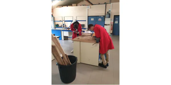 visuel Atelier "Fabrication de sapins de Noël en bois de palette"...