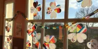 visuel Les CM2 avec le cœur, avec des fleurs …